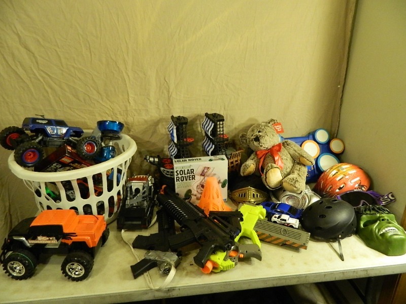 lot 190 image: Toys