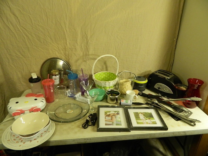 lot 191 image: Small Crockpot, Hello Kitty Sandwichmaker, and More