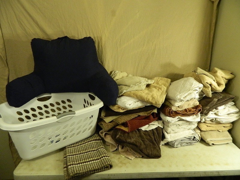 lot 194 image: Towels and Linens