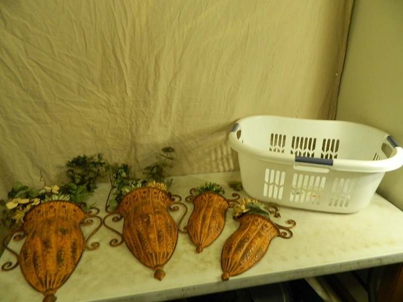 lot 199 image: Metal Wall Hangings and More