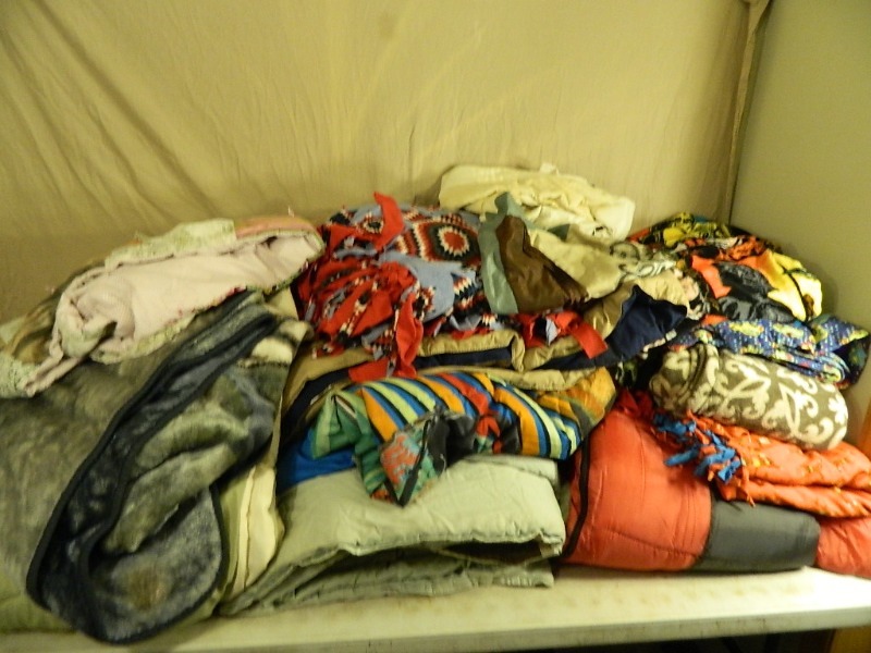 lot 212 image: Assorted Blankets