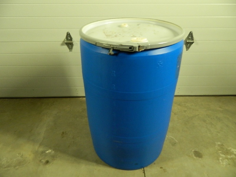 lot 128 image: Full Size Plastic Drum with Lid