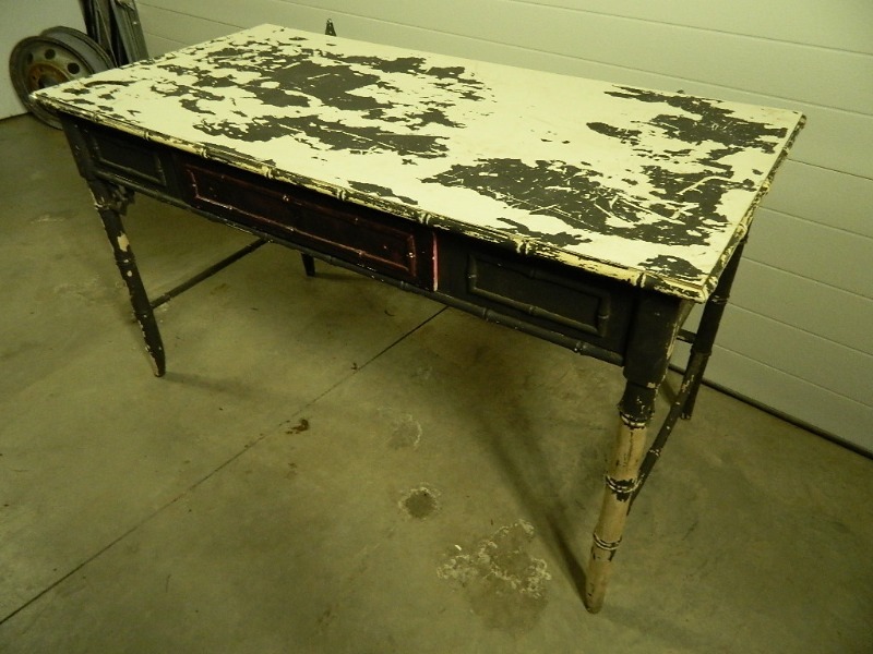 lot 131 image: Cool Old Desk