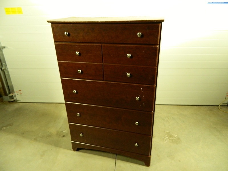 lot 133 image: 5 Drawer Dresser