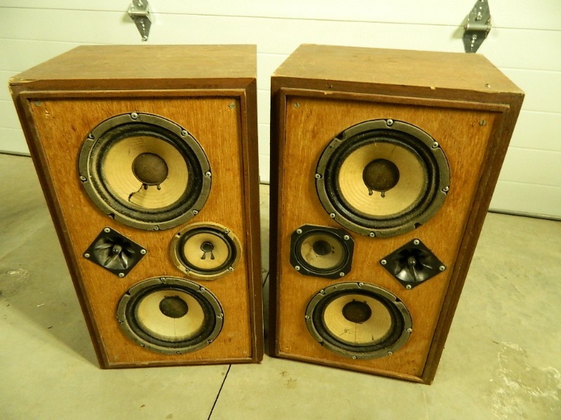 lot 135 image: Vintage Fisher Speakers