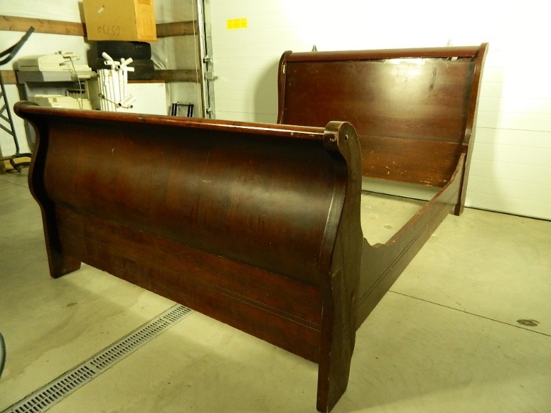 lot 138 image: Queen Bed