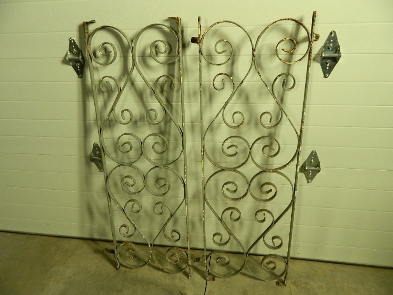 lot 140 image: Wrought Iron Railing Decorations