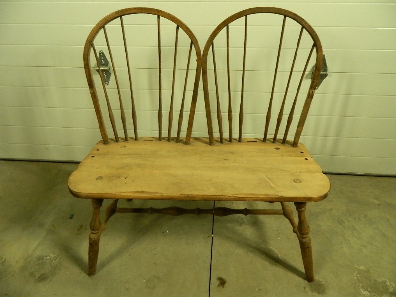 lot 143 image: Cute Old Wood Bench