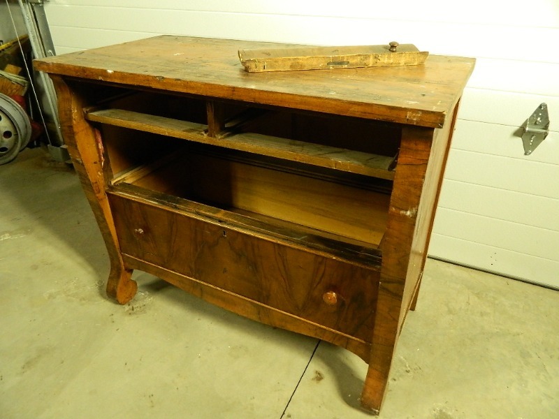 lot 145 image: Project Dresser