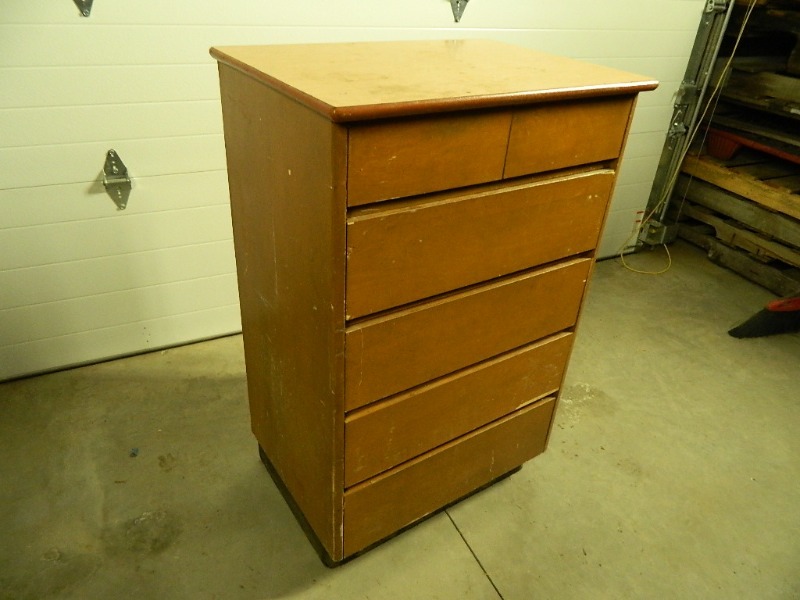 lot 147 image: 6 Drawer Dresser