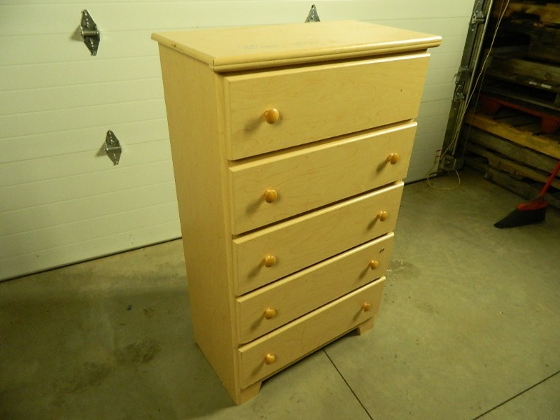 lot 149 image: 5 Drawer Dresser