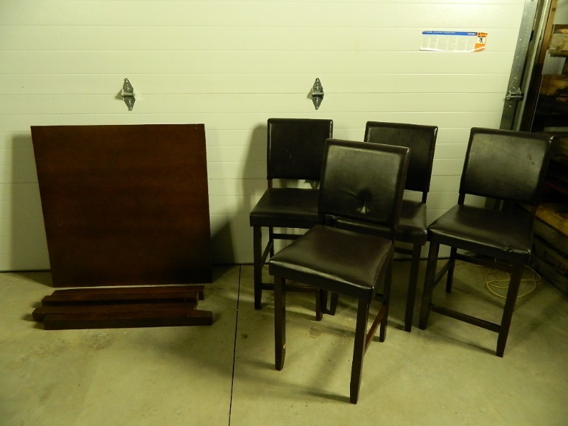 lot 152 image: Table and 4 Chairs
