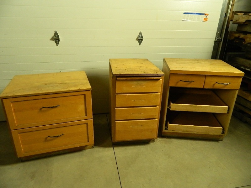 lot 222 image: Kitchen  Shop Cabinets