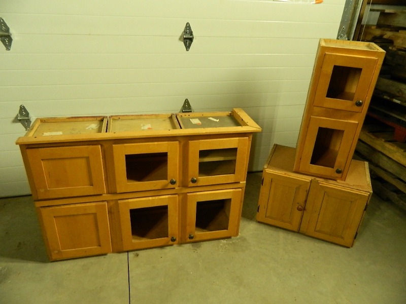 lot 223 image: Kitchen  Shop Cabinets
