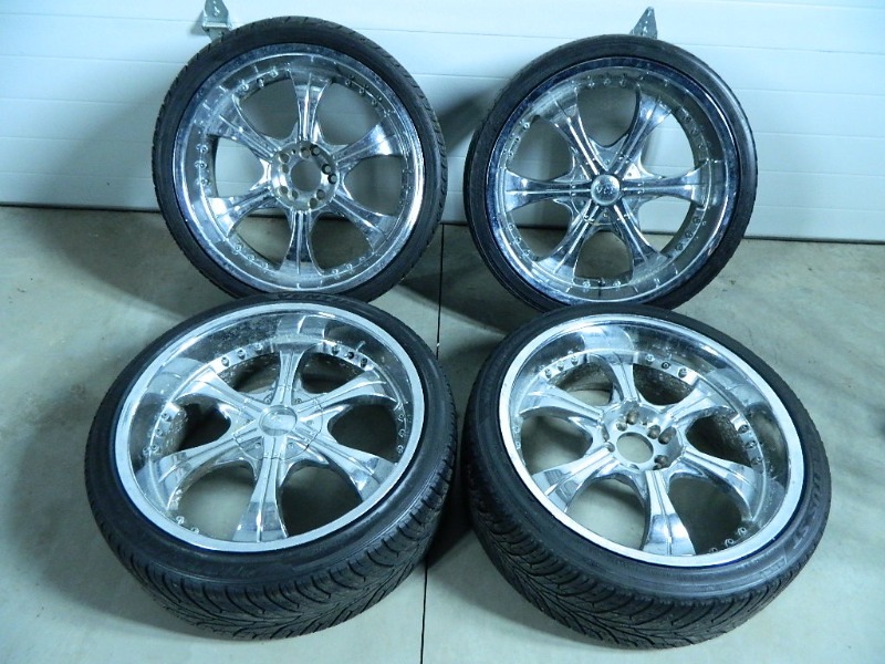 lot 25B image: 4 - 22 inch VCT Rims and Tires