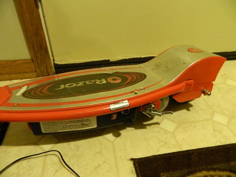 lot 228 image: Razor Electric Scooter