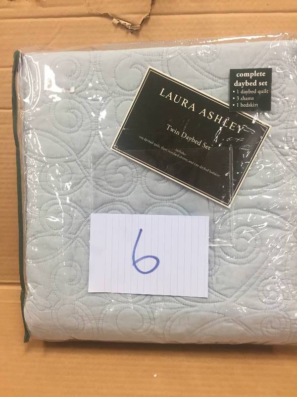 lot 6 image: Laura Ashley Lifestyles Felicity 5-piece Daybed Set, Blue New