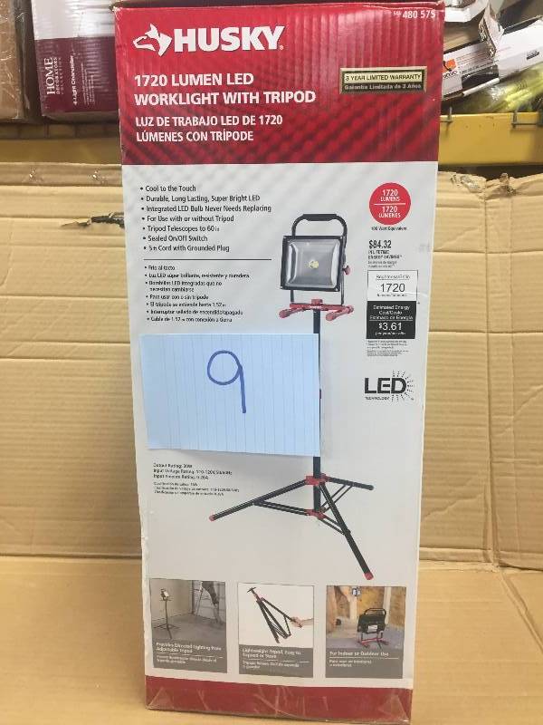 lot 9 image: Husky 1720 Lumen LED Worklight with Tripod Never used