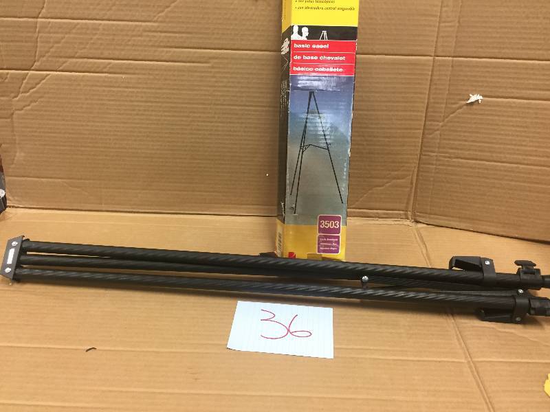lot 36 image: Basic Easel