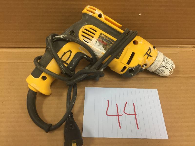 lot 44 image: DEWALT-DWD110 Keyless-Chuck-Drill used in good working condition