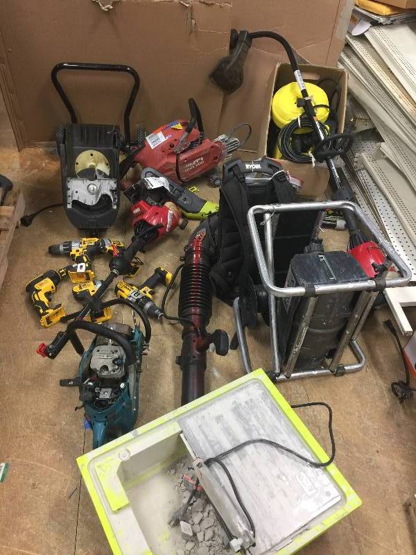 lot 90 image: Lot of Gaylord of SALVAGE tool for repair, parts or scrap metal