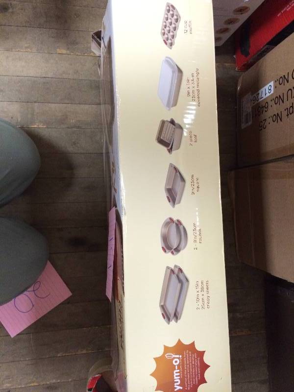 lot 136 image: Rachel Ray Cucina 10 PC Set Never Used