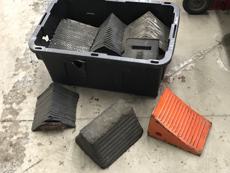 lot 6 image: Tote Of Heavy Duty Truck Wheel Chuc...