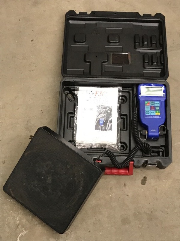 lot 13 image: Pro-Charge Deluxe Electronic Refrig...