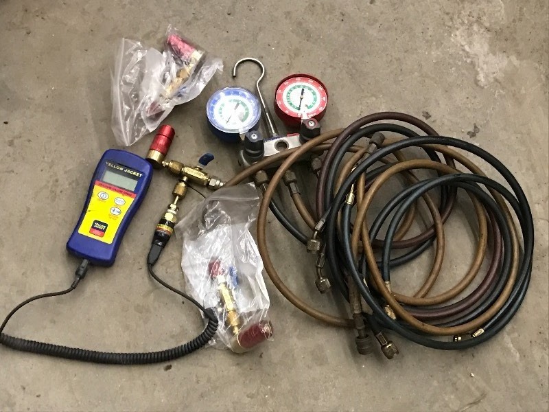 lot 14 image: Yellow Jacket 69806 Vacuum Gauge Se...