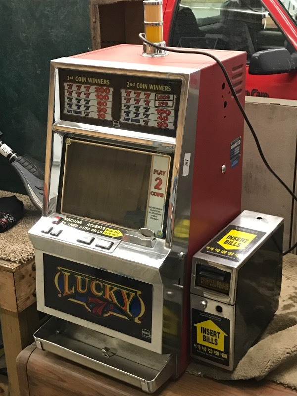 lot 18 image: Lucky 7s By IGT Electronic Slot Ma...