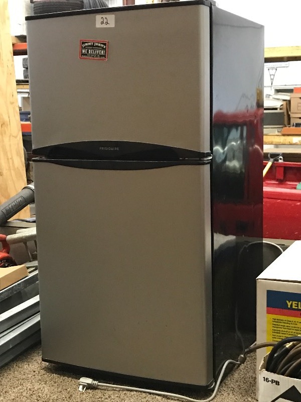 lot 22 image: Frigidaire Dorm-Sized Mini-Fridge W...