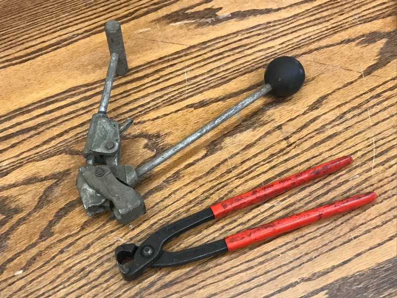 lot 77 image: Lot Of (2) Banding Tools ...