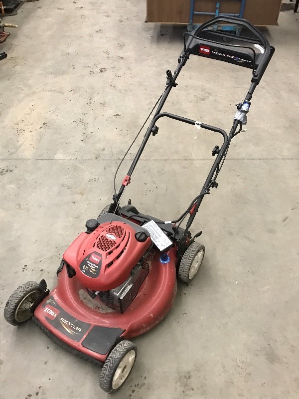 lot 82 image: Toro Personal Pace 6.75HP 21 Self-...