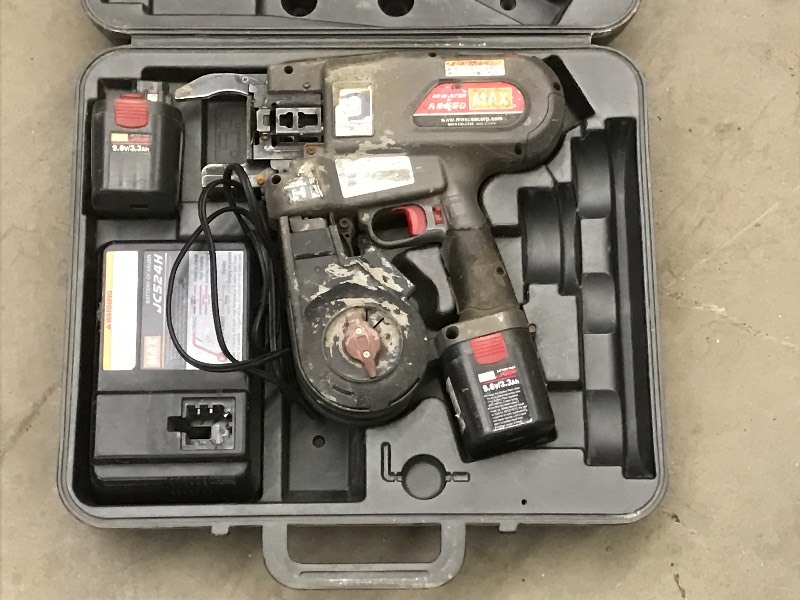 lot 90 image: MAX RS60 9.6Volt Cordless Tool Set ...