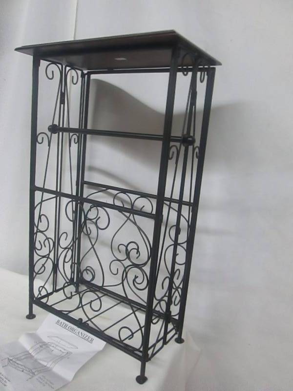 lot 50 image: Bath Organizer