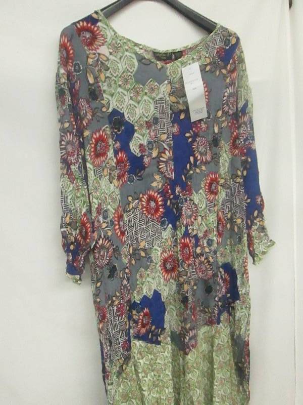 lot 57 image: Lola P Plus Twin Print Dress