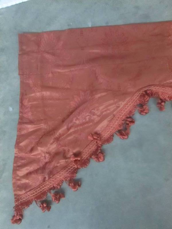 lot 102 image: Victoria Classics Kasbah 54 x 18 Valance