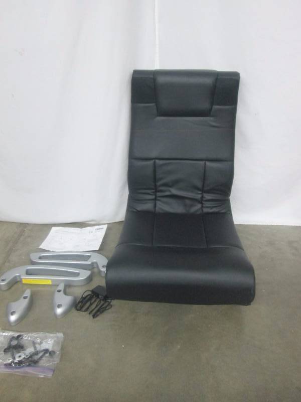 lot 15 image: Alcove Gaming Chair