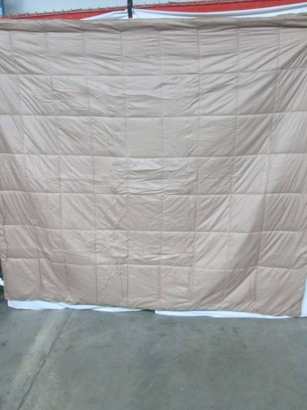 lot 24 image: Milano Down-Alternative Comforter - King