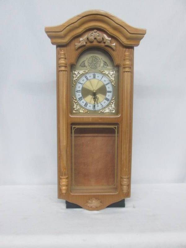 lot 35 image: Alcove Wall Regulator Clock - Oak