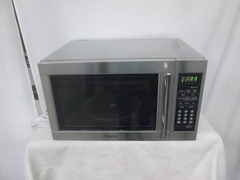 lot 46 image: Magic Chef 1.3 cu. ft. 1100-Watt Microwave Oven