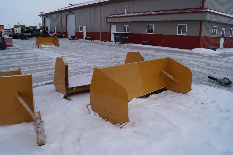 8 Snow Pusher