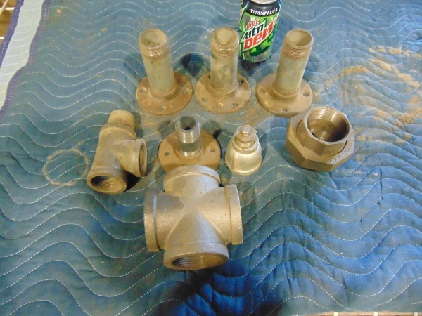 lot 48 image: Lot of Misc Pipe Connectors