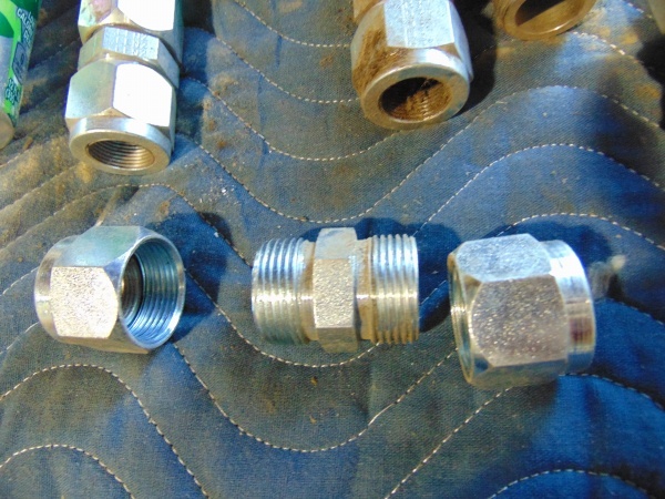 lot 69 image: Lot of Connection Fittings