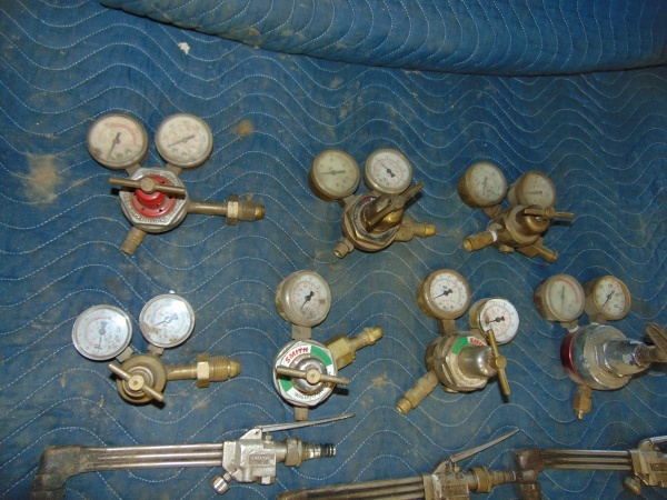 lot 78 image: Lot of Gage, Valves and Torches