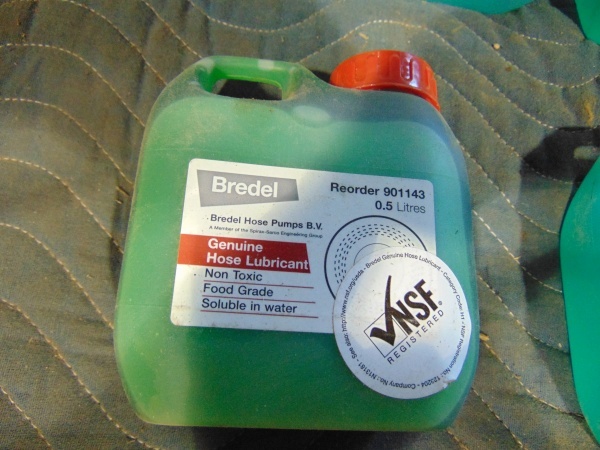 lot 89 image: Lot of Hose Lubricant