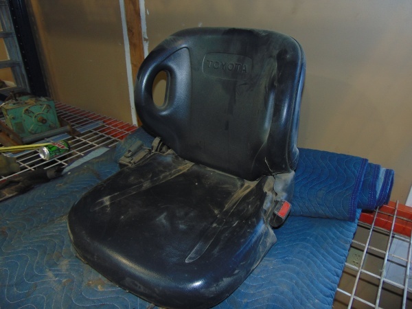 lot 98 image: Toyota Fork Lift Seat