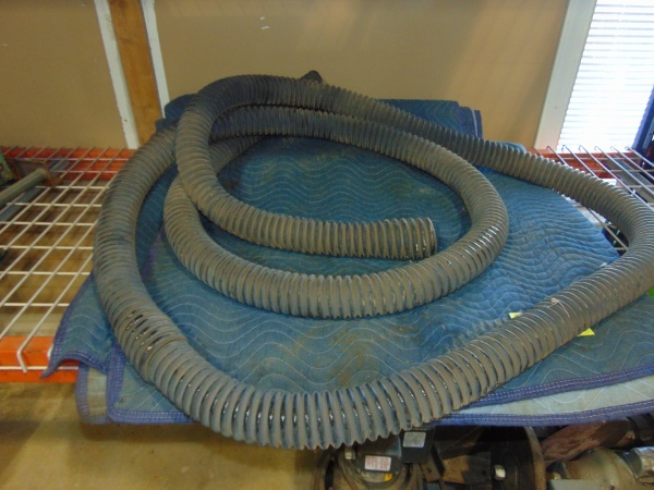 lot 38 image: 3 Flexible Hose
