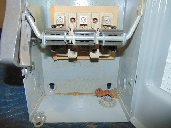 lot 40 image: Shut Off Box