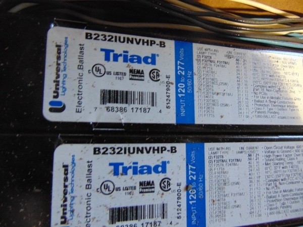 lot 41 image: (7) Light Ballast